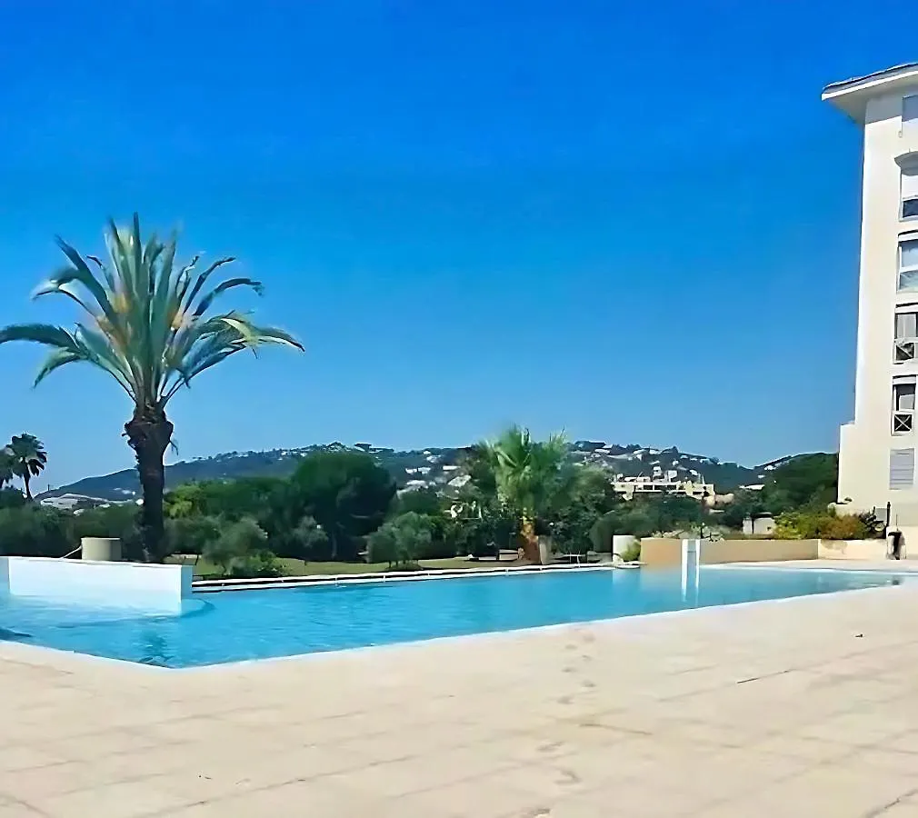 Grand Et Beau 2 Pieces Dans Residence De Standing Antibes France